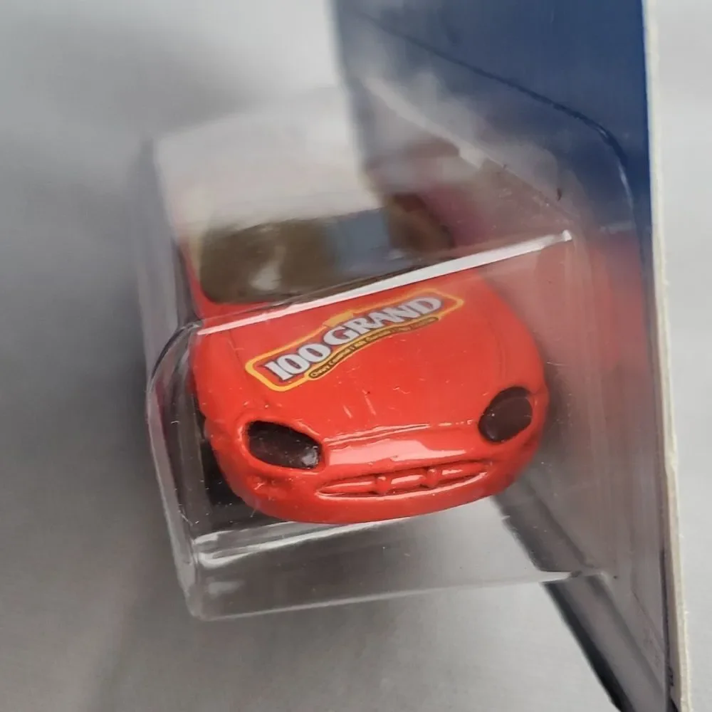 Hot Wheels Jaguar XK8 21318